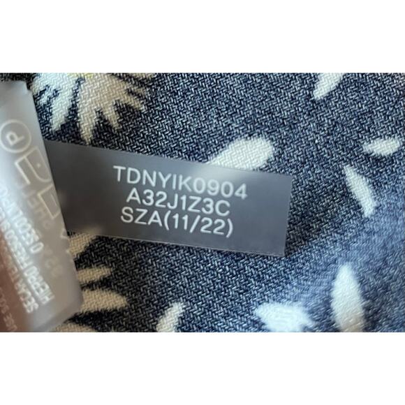 Tommy Hilfiger Dress Windblown Daisy Sleeveless V-Neck Size 8 Belt Fit and Flare - Picture 8 of 12